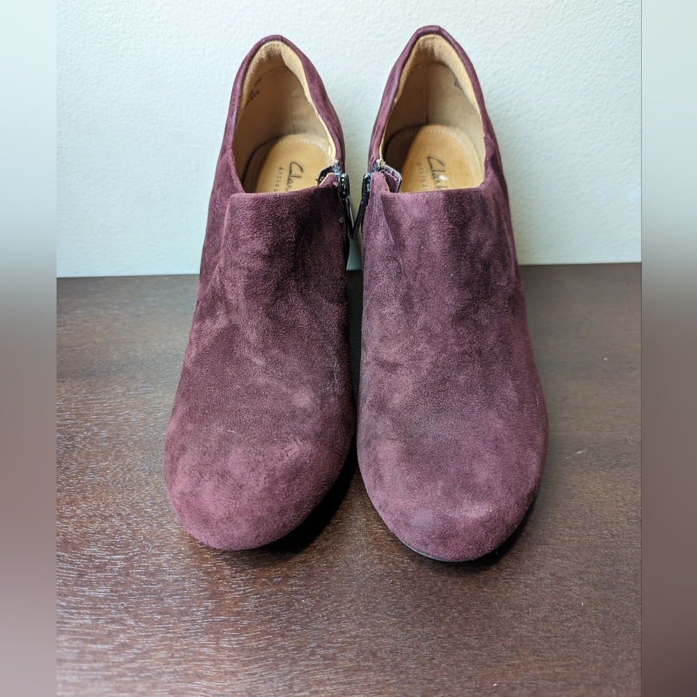Clarks Artisan Woman's 9M Wine Burgandy Suede Artisan Wedge Shoes Side Zip - Picture 2 of 7